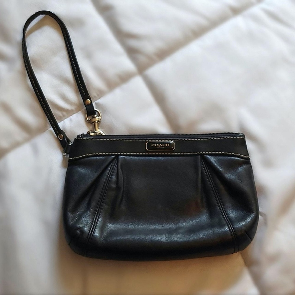 COACH Vintage Leather Wristlet Everday Clutch Genuine SOFT Leather Designer